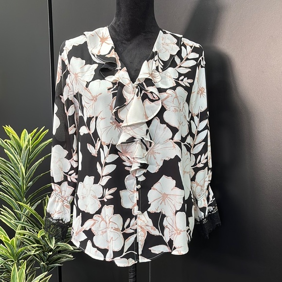 Karl Lagerfield Lace trim cuffs,pearl button & ruffle front,floral v-neck,light - Picture 1 of 9